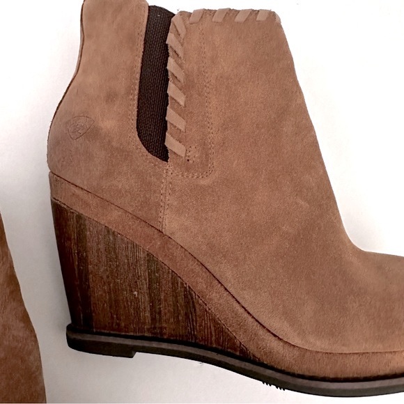 Ariat Belle Western Distressed Boot - Picture 5 of 16